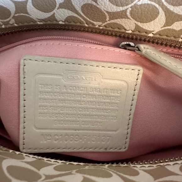 Coach F15137 BEIGE WHITE Heritage
SignatureStripe. Smoke free house. - Picture 8 of 9